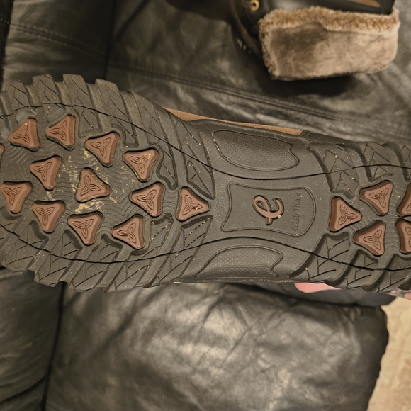 Easy Spirit Brown and Black Ankle Boots - Picture 3 of 6